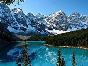 Danau Moraine Banff, Taman Nasional Canada Gambar Pemandangan ALam Terindah di Dunia