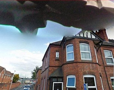 gambar aneh google street view pesawat