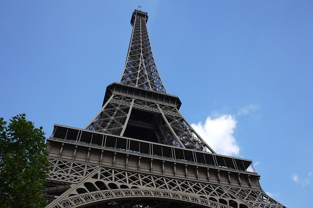 Gambar Menara Eiffel Yang Indah Dan Mempesona 